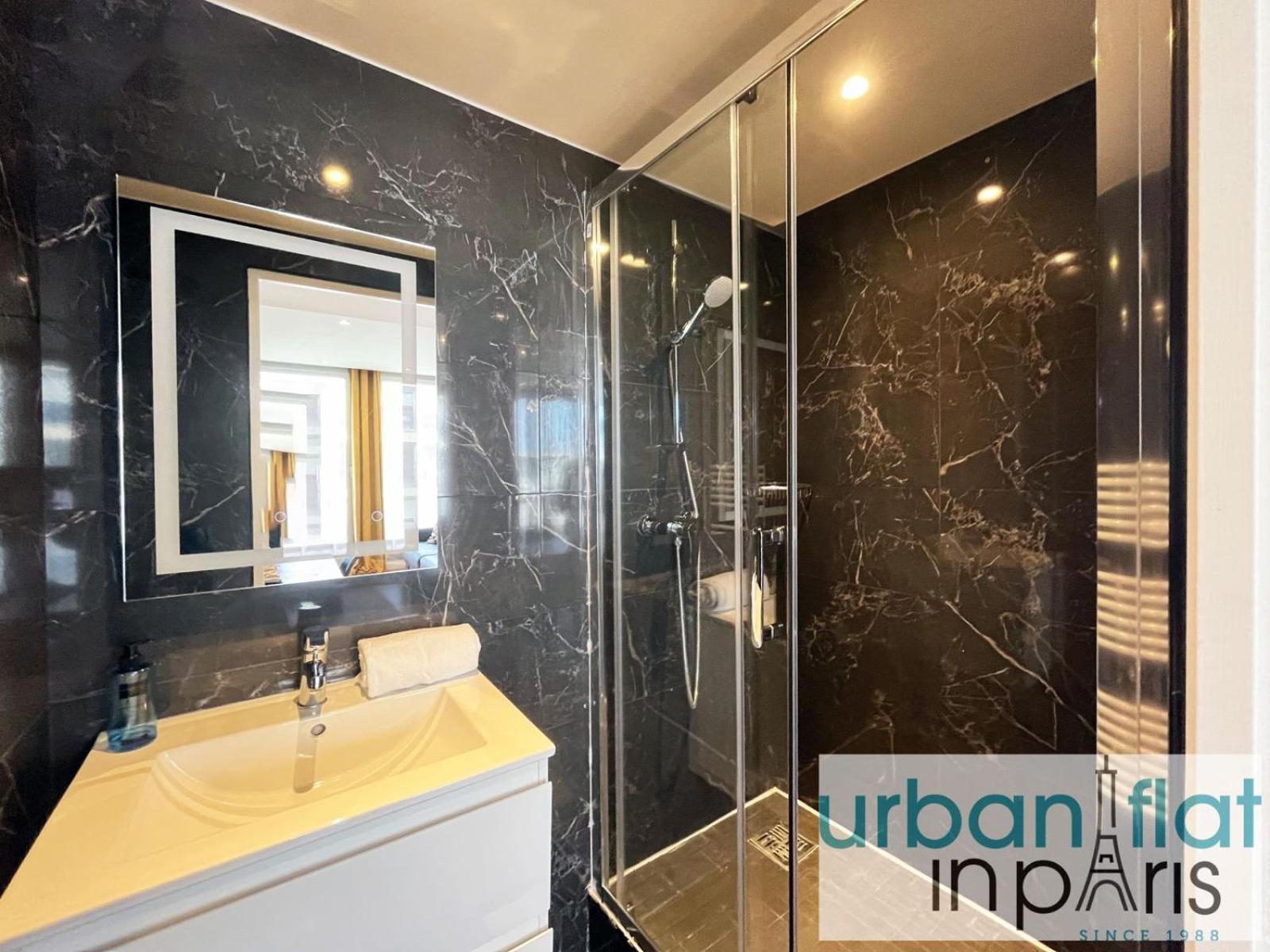 Urban Flat 129 - Sublime Art Champs-elysees Apartment Paris