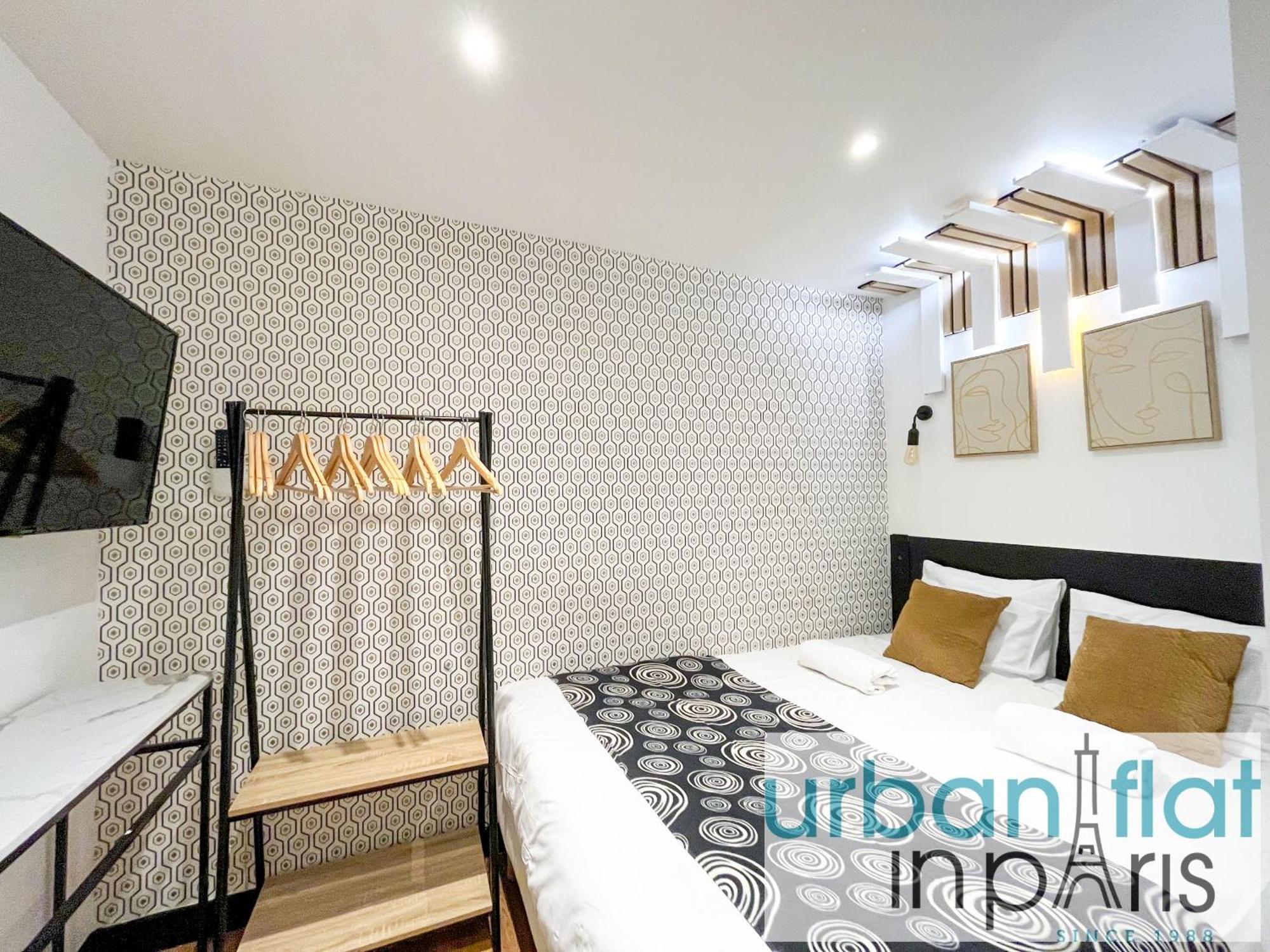 Urban Flat 129 - Sublime Art Champs-elysees Parijs