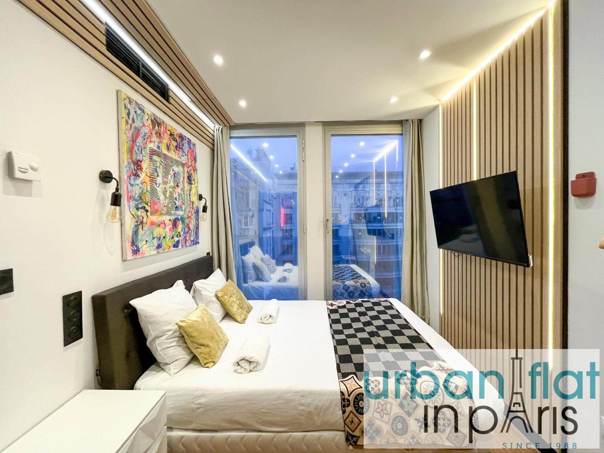 Urban Flat 129 - Sublime Art Champs-elysees