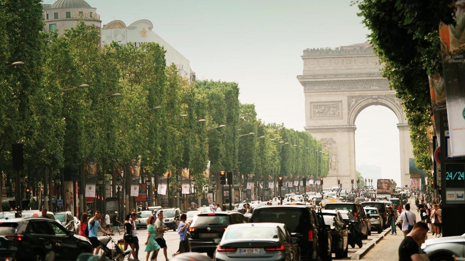 Apartment Urban Flat 129 - Sublime Art Champs-elysees Paris
