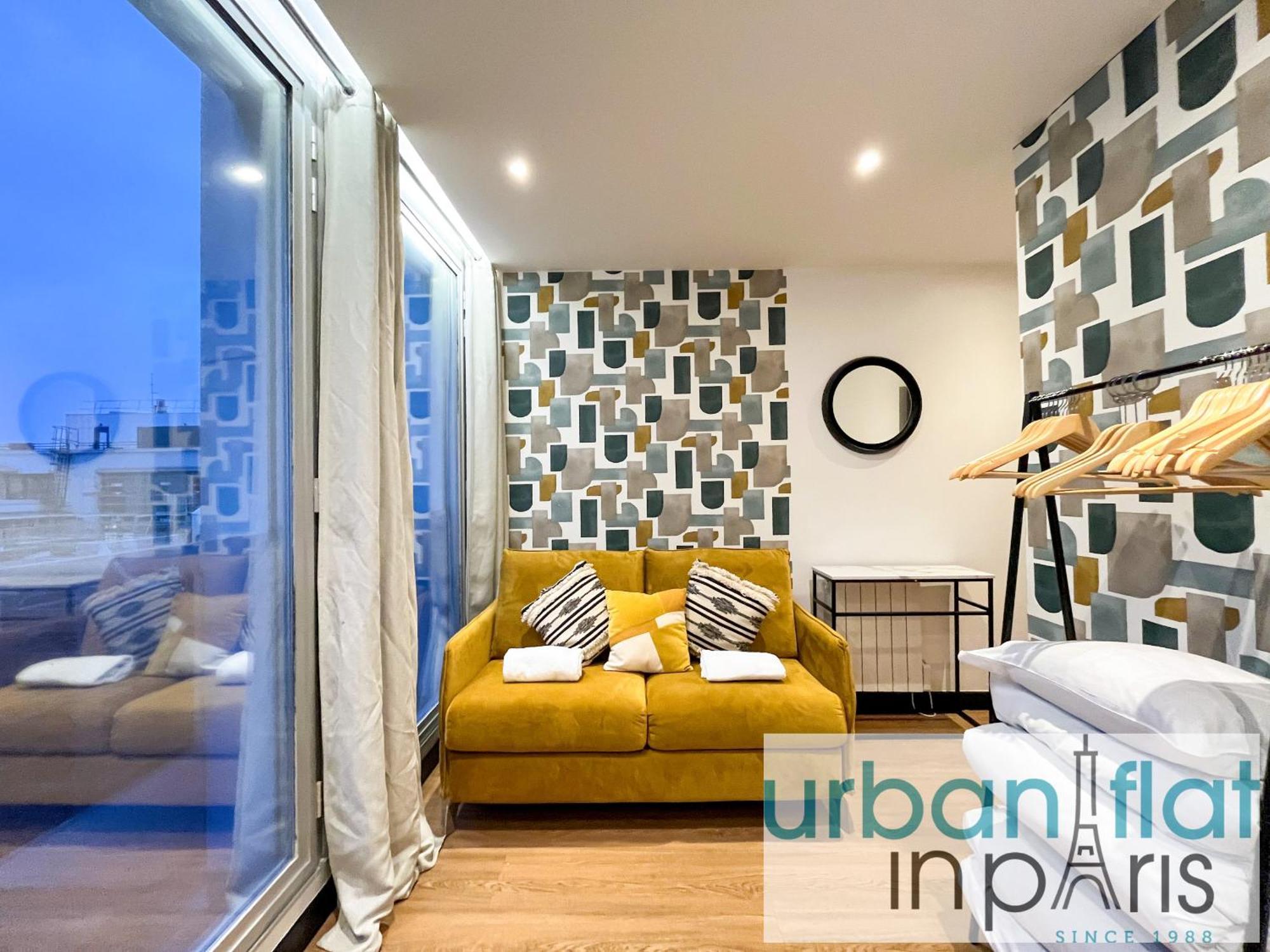 Urban Flat 129 - Sublime Art Champs-elysees *